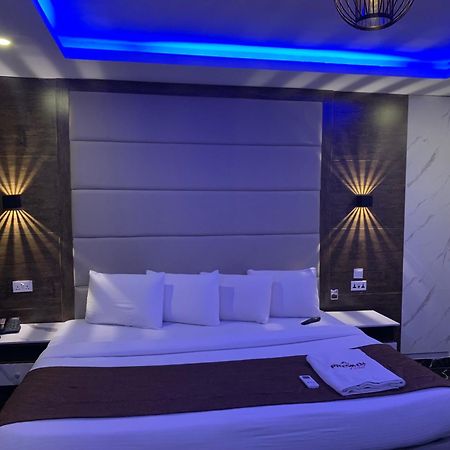 Hotel Presken Kuramo Waters Lagos Esterno foto