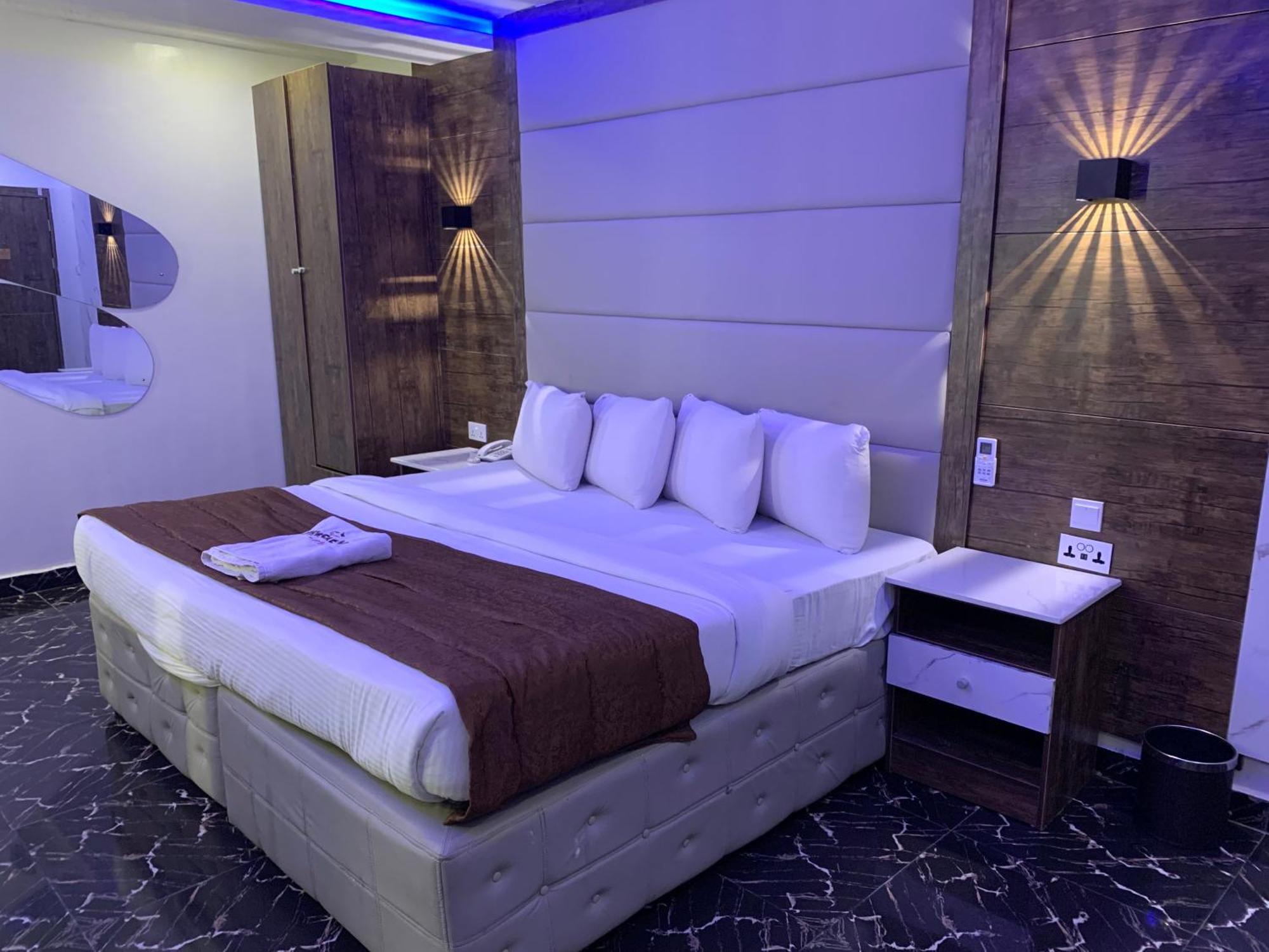 Hotel Presken Kuramo Waters Lagos Esterno foto